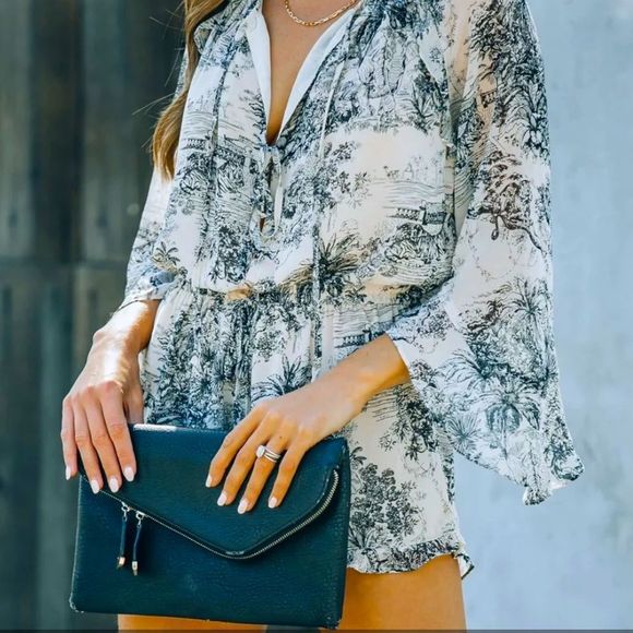 NWOT✨VICI EXCLUSIVE✨SHEER VINTAGE SPLIT BELL SLEEVE SHORTS ROMPER SZ. M - Picture 10 of 10